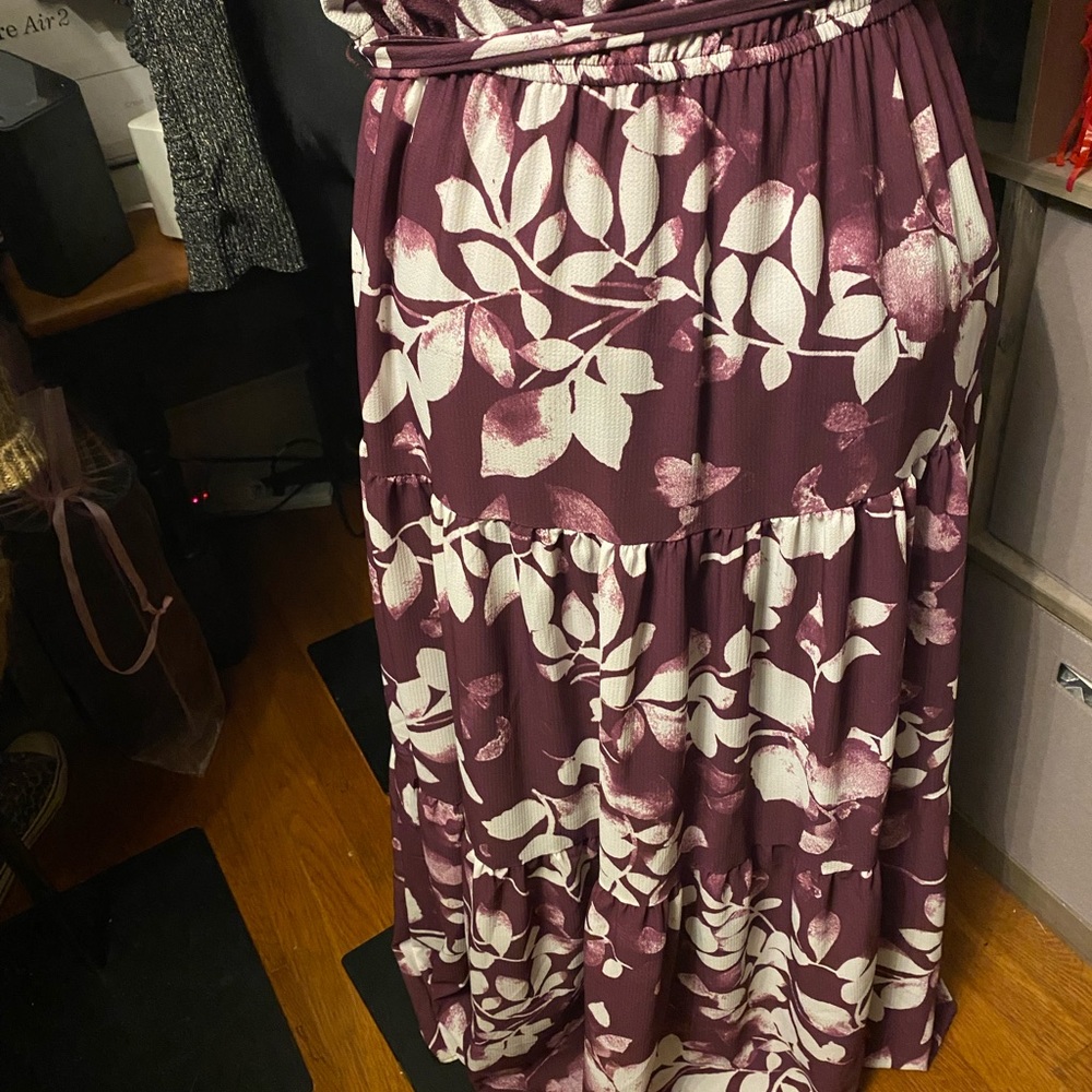 Purple and white maxi dress, size 18. - Picture 6 of 9